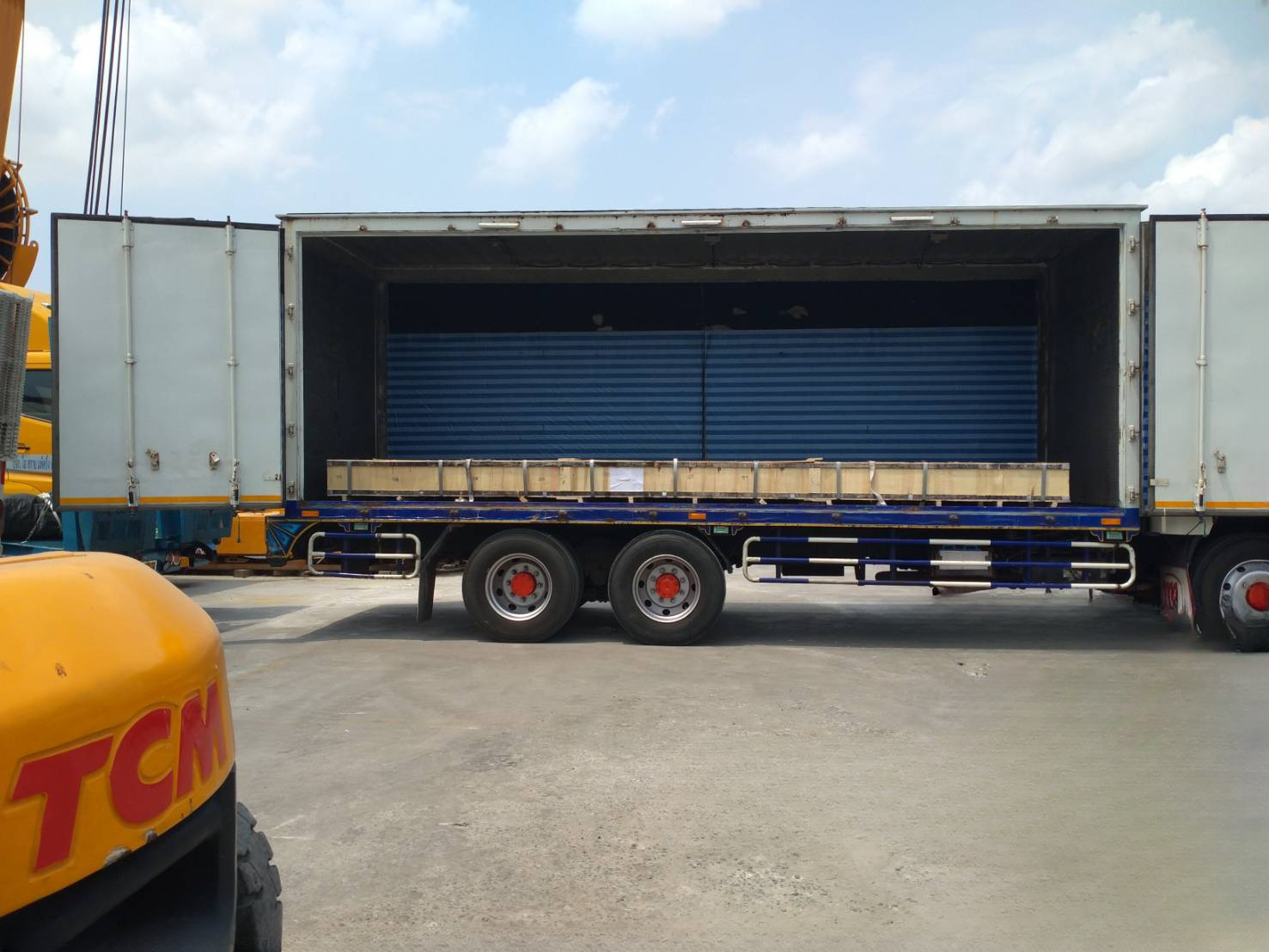 CAP Logistics 10 Wheels Truck Work 3