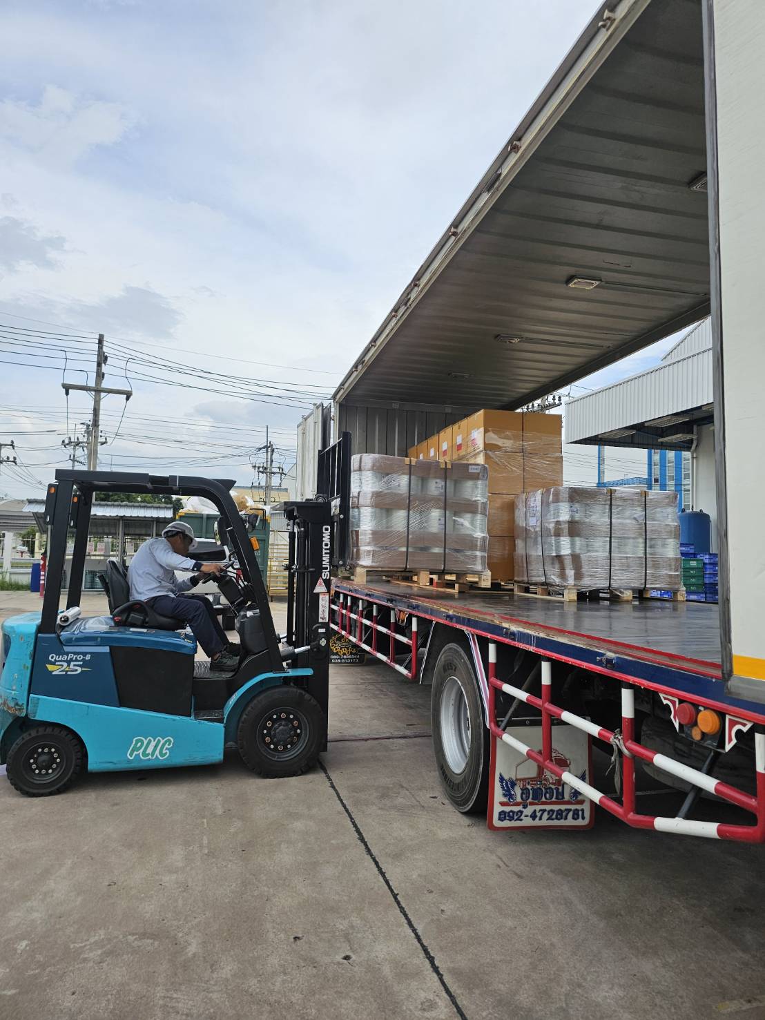 CAP Logistics 6 Wheels Truck Work 2