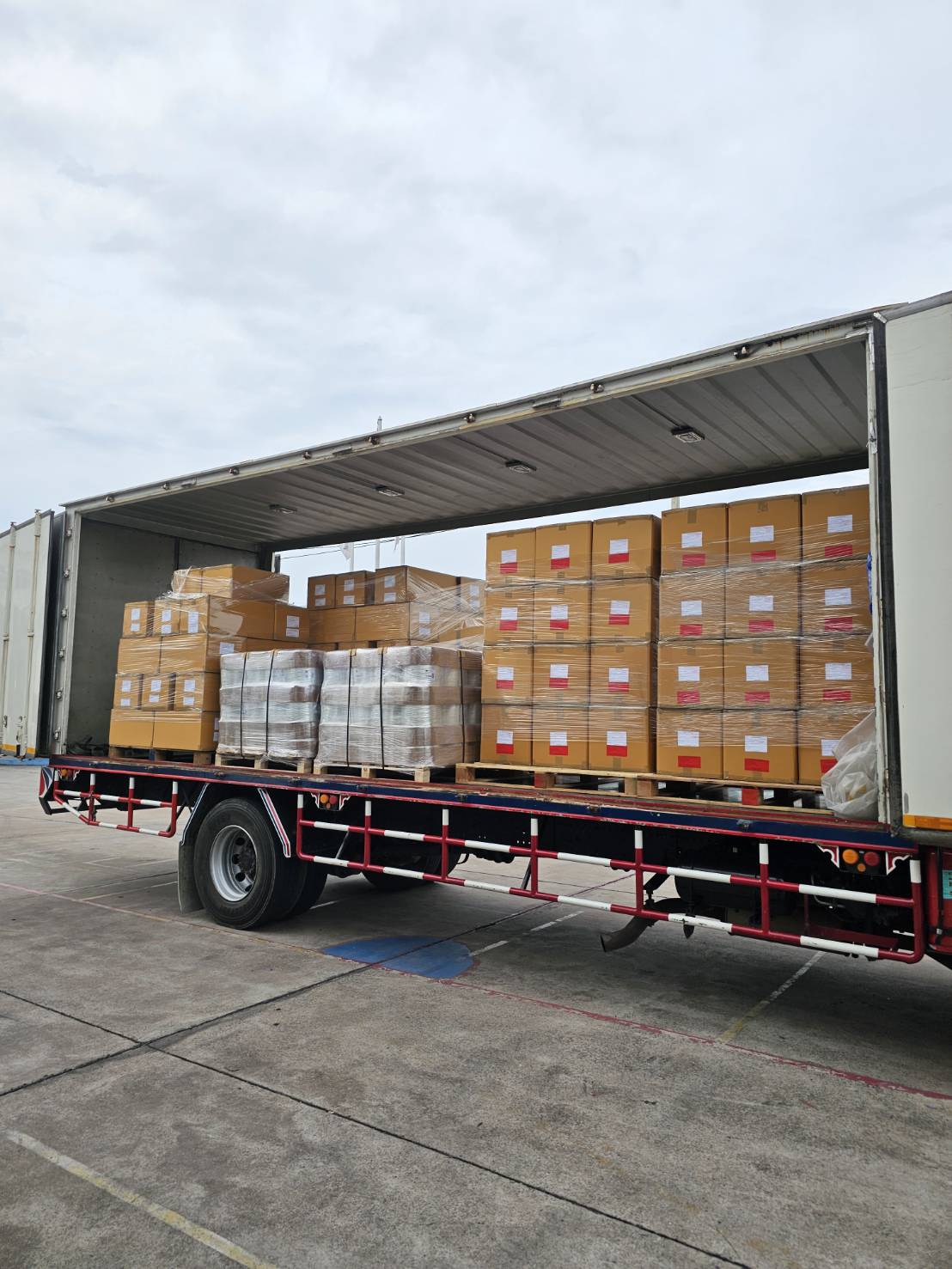 CAP Logistics 6 Wheels Truck Work 3