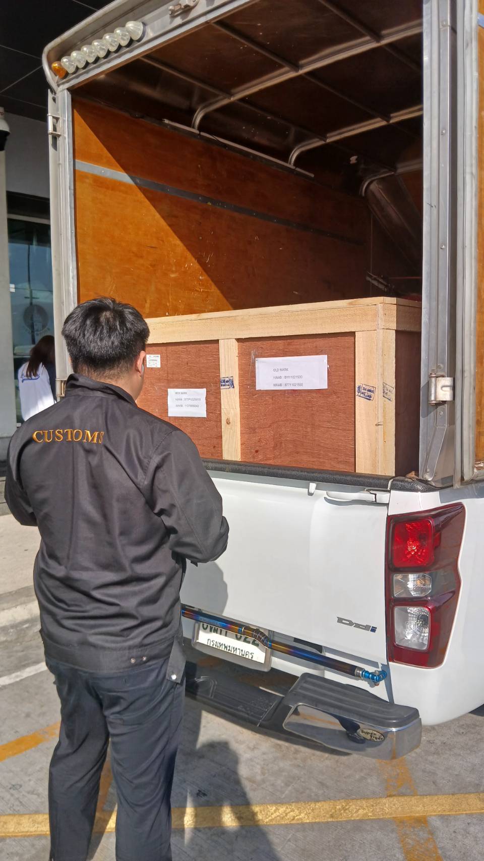 CAP Logistics Packing Truck Work 6